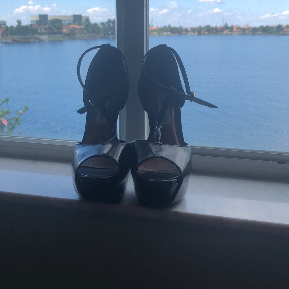 Heels - Picture 2 of 3